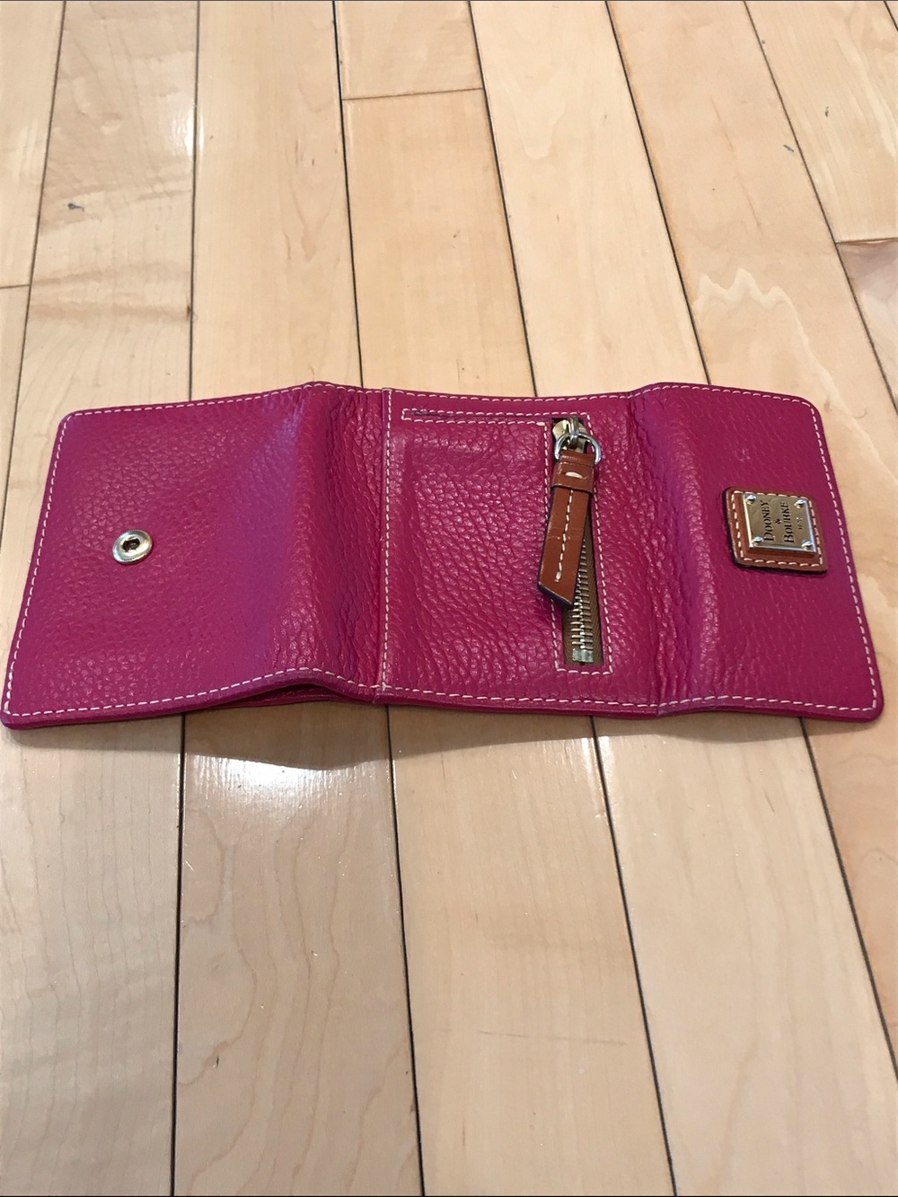 Preowned Like New Dooney & Bourke trifold card/cash wallet - hot pink - Picture 3 of 7